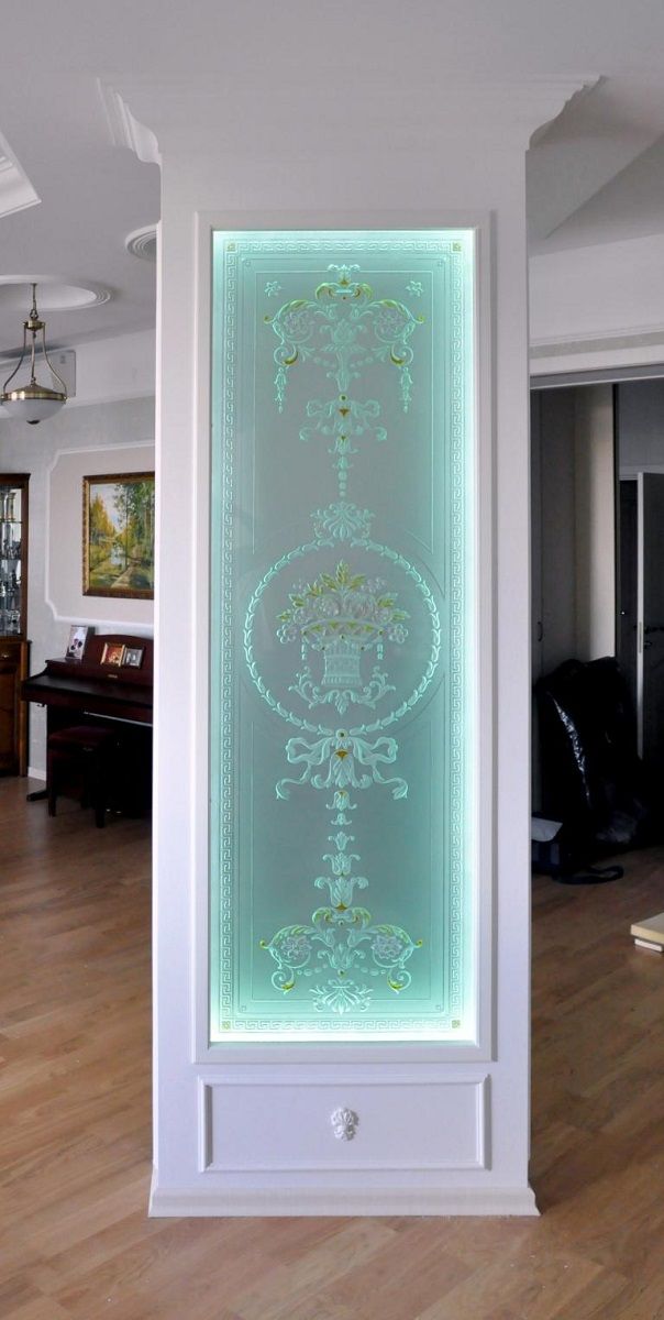 Использование декоративных элементов из стекла в интерьере
