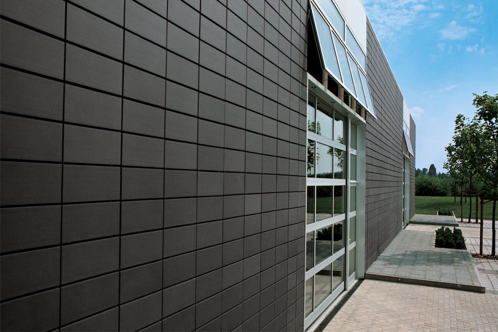 Использование керамической фасадной плитки в отделке здания
