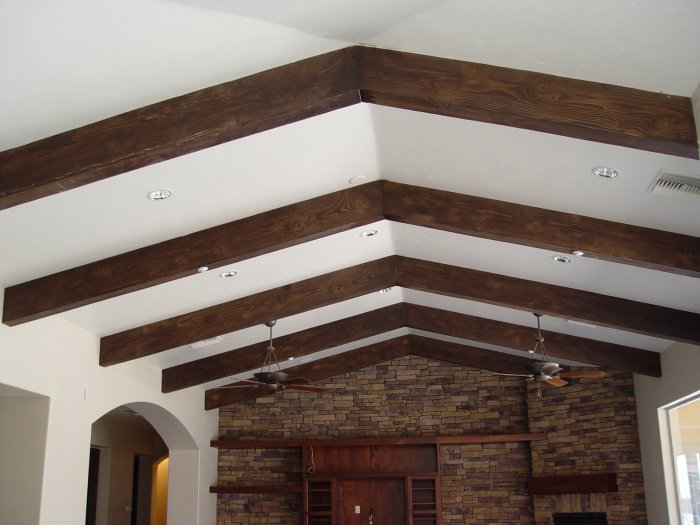 Как выбрать деревянные балки для потолка