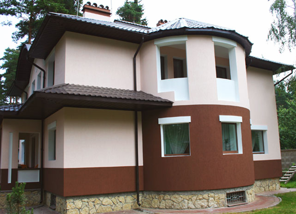 Отделка фасада дома с использованием декоративной штукатурки