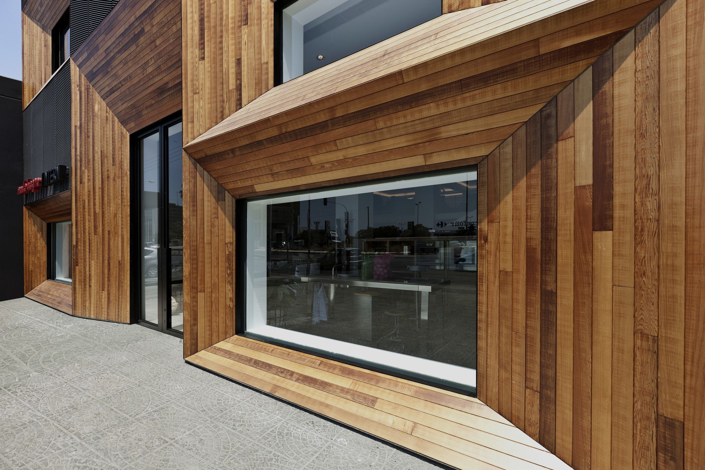 Отделка фасада дома с использованием деревянных панелей
